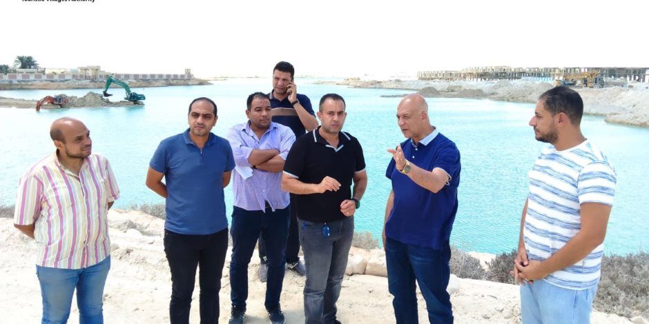 مسئولو "الإسكان" يتفقدون المشروعات الجاري تنفيذها بالقرى السياحية