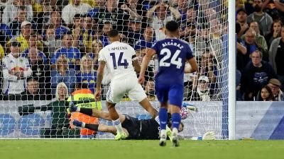 ليدز يفتتح عودته للبريميرليغ بالفوز