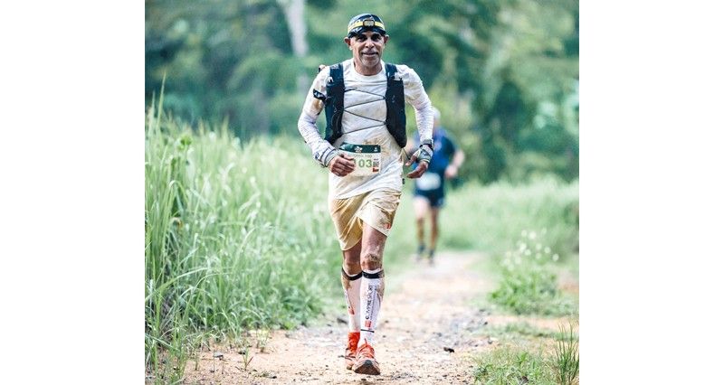 حمد الحارثي يستعد للمشاركة فـي سباق الجري الجبلي «ألترا طريق الحرير»