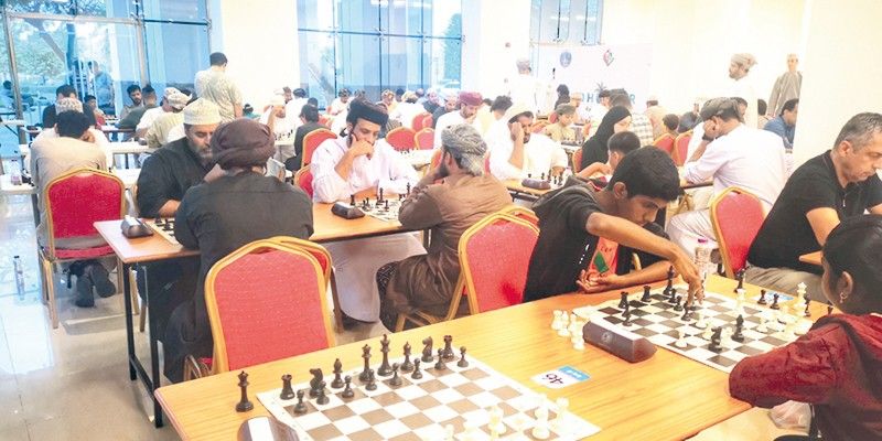 تواصل منافسات بطولة ظفار الدولية للشطرنج السريع