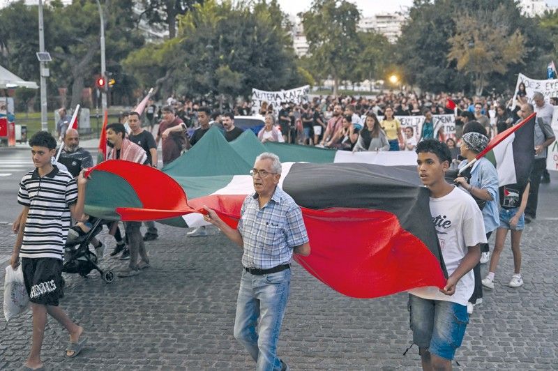 الاحتلال الإسرائيلي يوسع عمليات التهجير شمال غزة .. ويداهم فـي نابلس القديمة