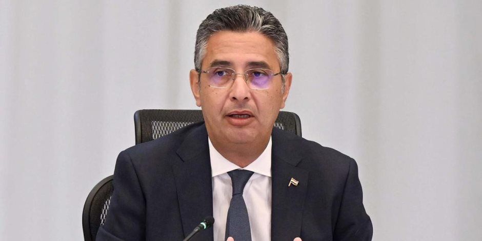 وزير التموين يجتمع مع قيادات الشركة القابضة والشركات التابعة لمتابعة توافر السلع وضبط الأسواق