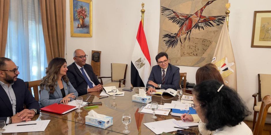 وزير الثقافة يبحث مع المدير الإقليمي لليونسكو في القاهرة تطوير المتاحف والتعاون في مجالات الذكاء الاصطناعي وصون التراث الإفريقي