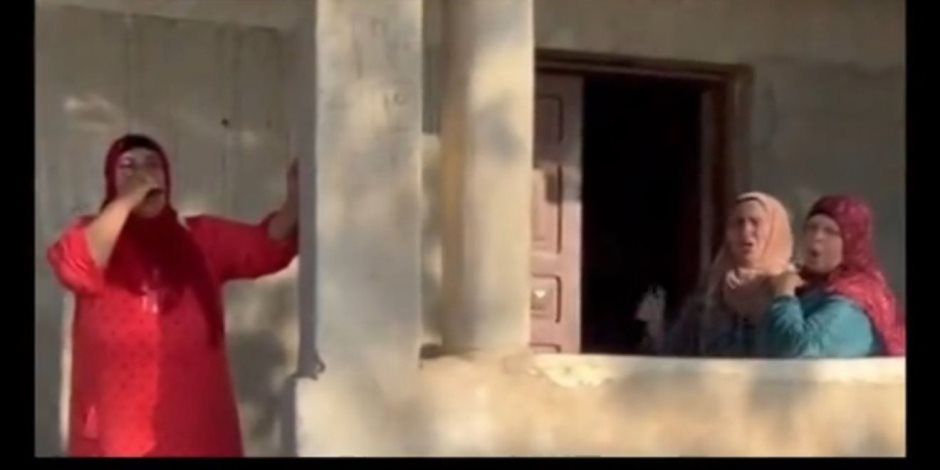 الأهالي يستقبلون الشرطة بالزغاريد بعد القضاء على أخطر بؤرة إجرامية لتجار المخدرات بالدقهلية(فيديو)