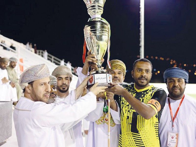تتويج فريق النصر بطلا لدوري نادي الحمراء لكرة القدم