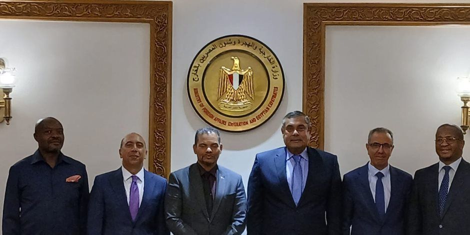 نائب وزير الخارجية والهجرة يلتقي نائب وزير العلاقات الدولية الجنوب أفريقي