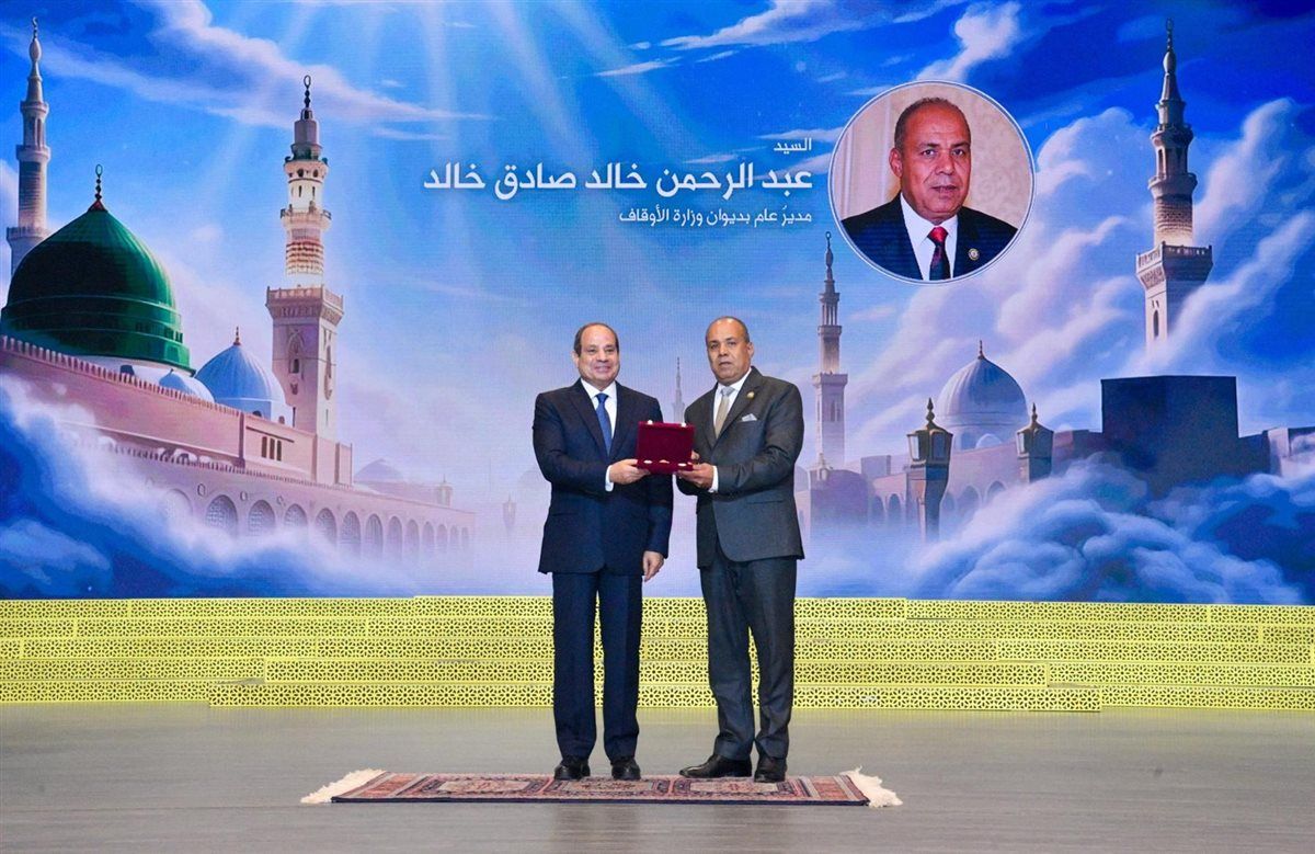 الرئيس السيسي يكرم شخصيات علمية ودينية ويمنح وسام العلوم والفنون في احتفالية المولد النبوي الشريف