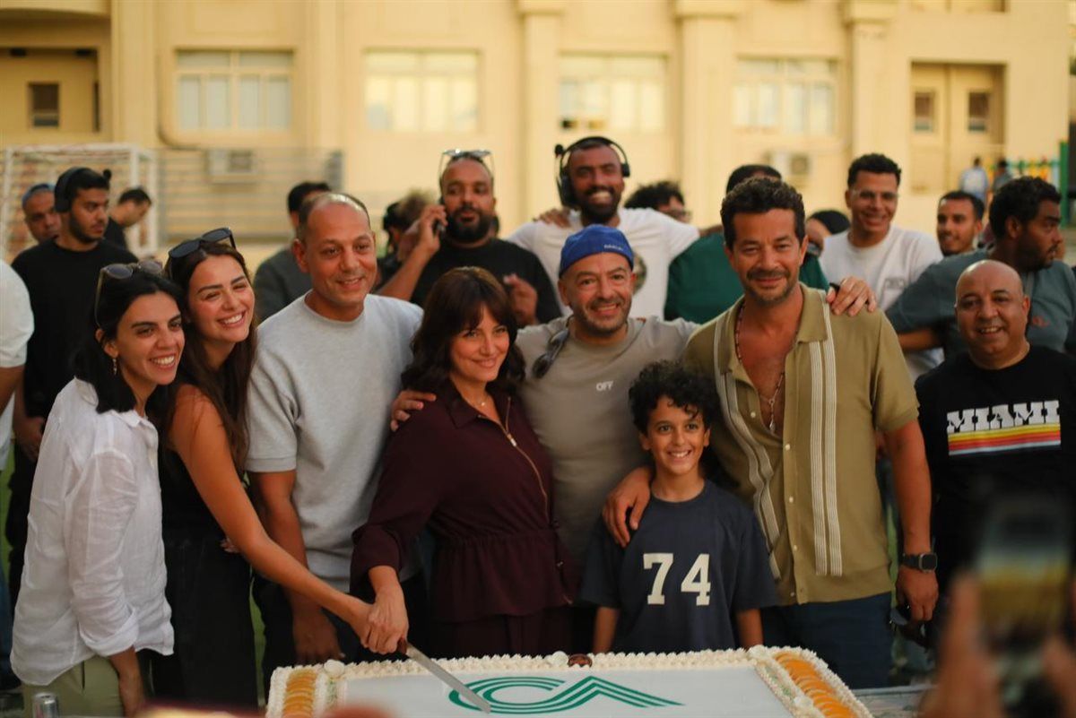 بعد نجاح مسلسل "٢٢٠ يوم" الصبّاح إخوان في عمل مصري جديد بعنوان "سنجل ماذر فاذر"