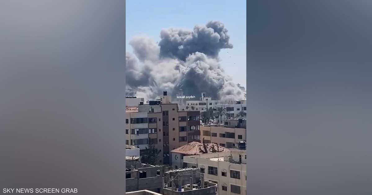 العالم اليوم - فيديو.. لحظة قصف برج المشتهى الشاهق في غزة