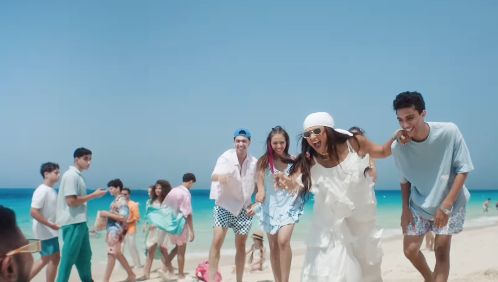 بالصور.. ياسمين عبد العزيز وأحمد سعد في أجواء غنائية مبهجة