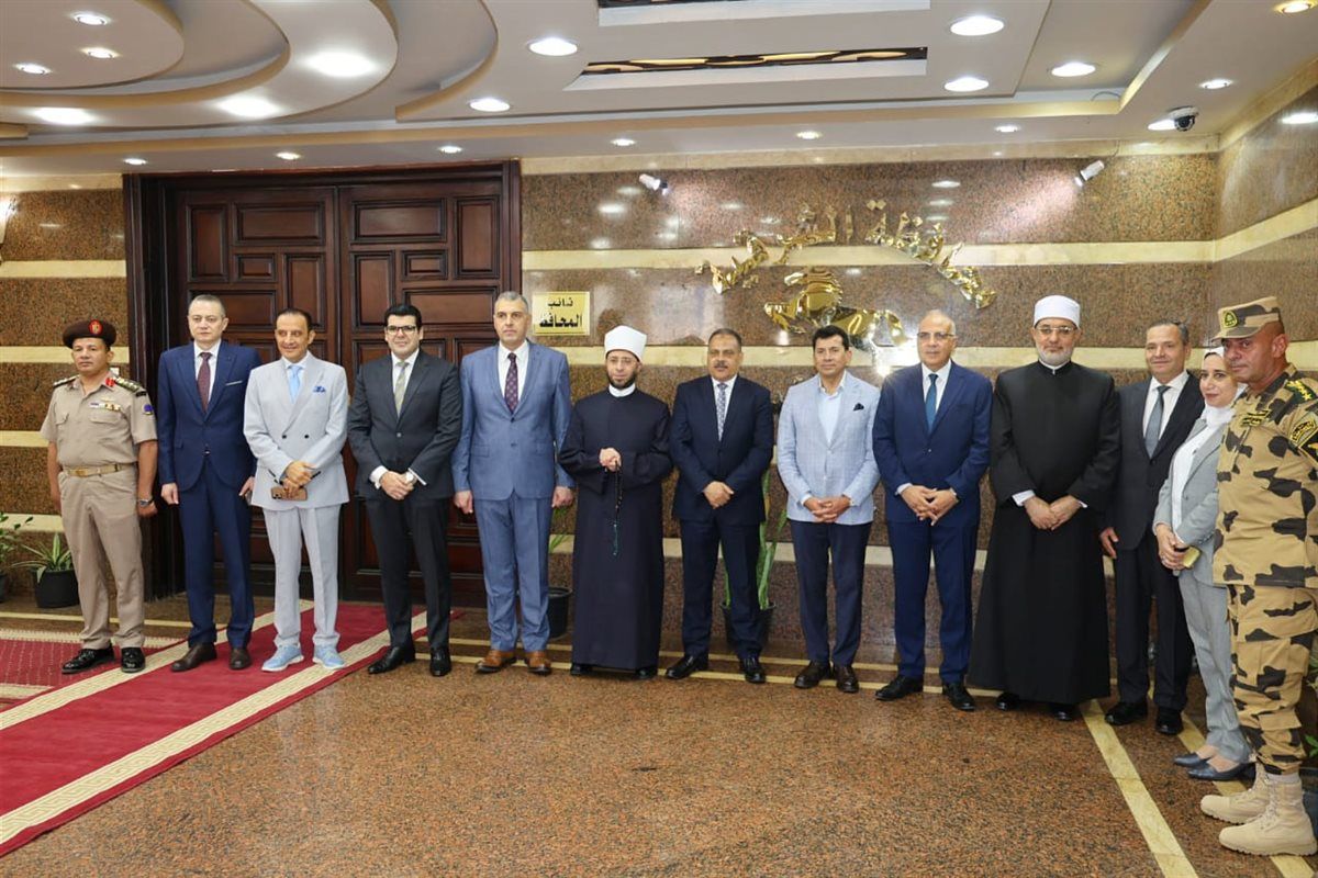 وزراء الأوقاف والشباب والري والمفتي يؤدون صلاة الجمعة بمسجد الفتح بالزقازيق