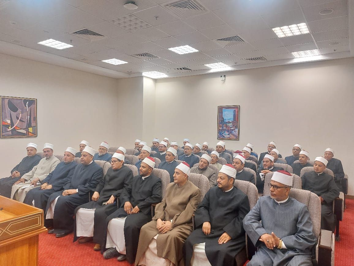 رئيس القطاع الديني يعقد اجتماعًا موسعًا مع مديري المديريات لبحث الأنشطة الدعوية