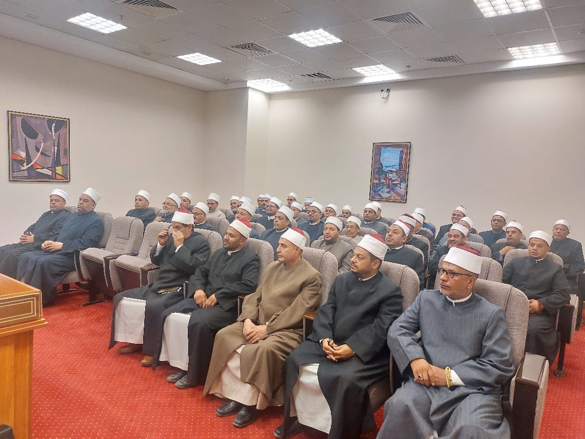 رئيس القطاع الديني يعقد اجتماعًا موسعًا مع مديري المديريات لبحث الأنشطة الدعوية