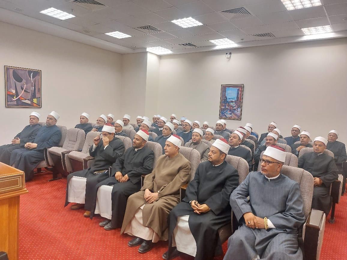 رئيس القطاع الديني يعقد اجتماعًا موسعًا مع مديري المديريات لبحث الأنشطة الدعوية