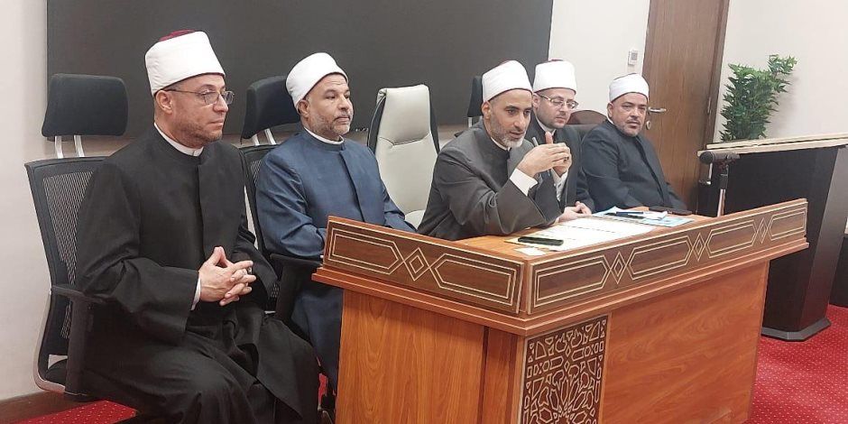 رئيس القطاع الديني يعقد اجتماعًا موسعًا مع مديريات القاهرة والسويس وبورسعيد لبحث الأنشطة الدعوية وبرامج الشراكة الوطنية