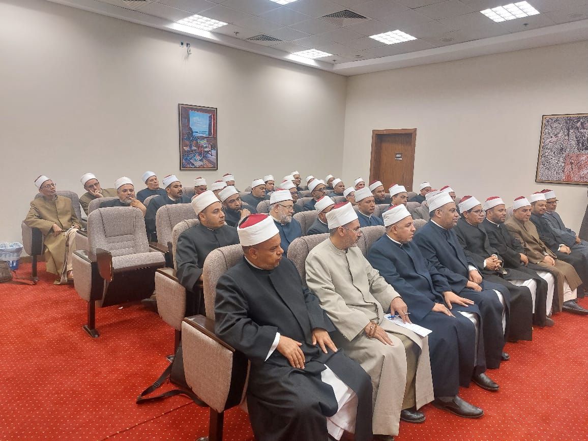 رئيس القطاع الديني يعقد اجتماعًا موسعًا مع مديري المديريات لبحث الأنشطة الدعوية