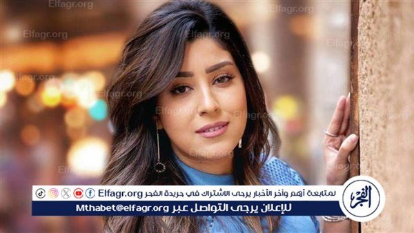 أيتن عامر تشارك جمهورها كواليس مسرحية "فيلم رومانسي"