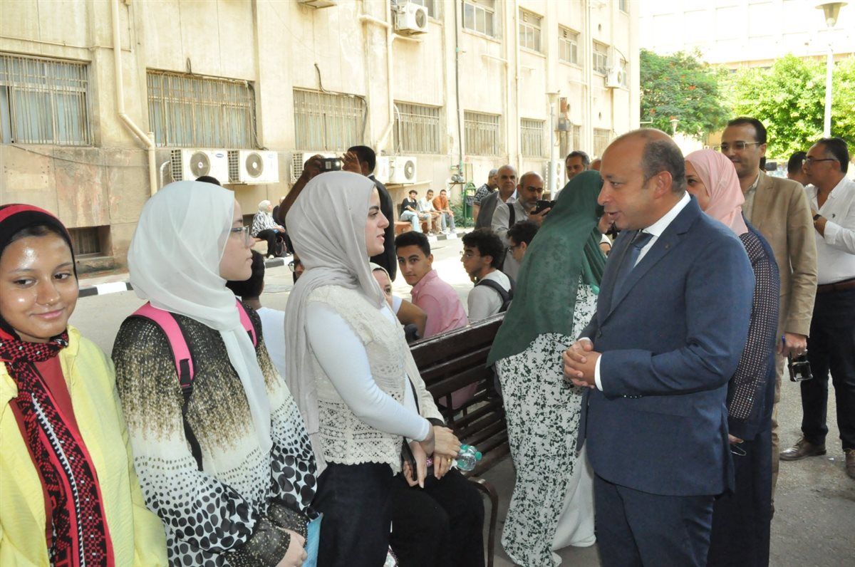 عميد طب القصر العيني يستقبل طلاب الثانوية العامة المرشحين للعام الجامعي 2025/2026