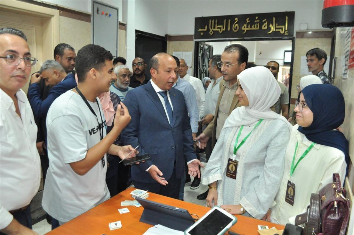 عميد طب القصر العيني يستقبل طلاب الثانوية العامة المرشحين للعام الجامعي 2025/2026