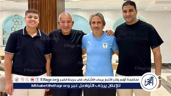 كامل أبو علي يزور معسكر المصري قبل مباراة الزمالك