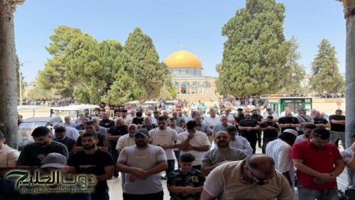 40 ألفا يؤدون صلاة الجمعة في المسجد الأقصى