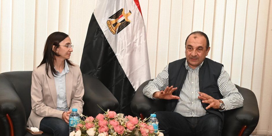 وزير قطاع الأعمال العام يلتقي محافظ البحيرة في مستهل زيارته لشركة مصر للغزل والنسيج وصباغي البيضا بكفر الدوار