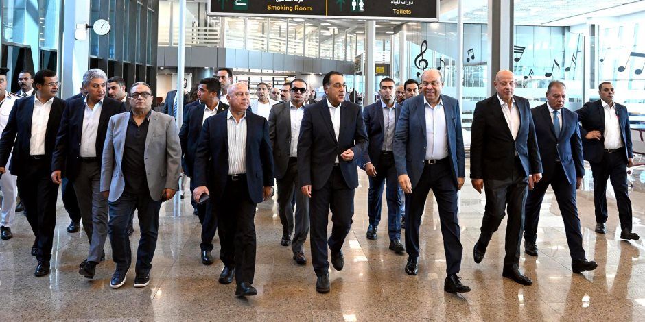 رئيس الوزراء يوجه بضرورة الانتهاء من تنفيذ الأعمال المحيطة بالمتحف المصري