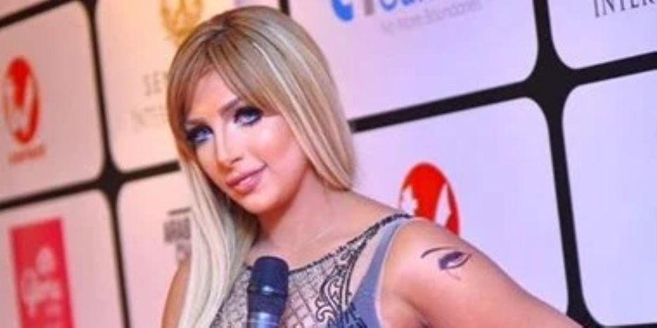 سبحة وجلبات أبيض وتوتر واضح.. كواليس ظهور سارة خليفة الأول بجلسة محاكمتها