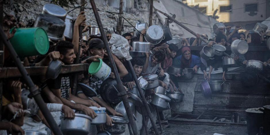 جيش الاحتلال يدمر برج الكوثر السكنى فى حى الرمال الجنوبى غرب مدينة غزة