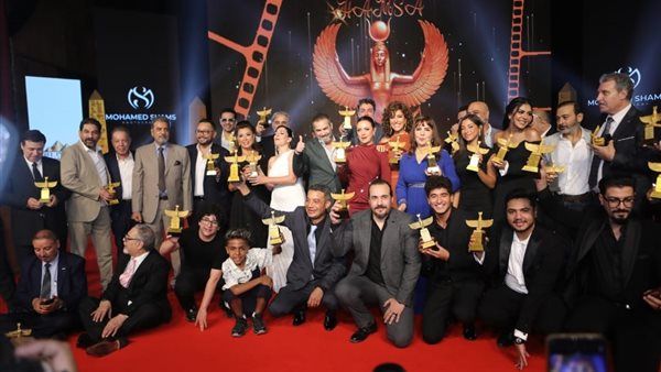 بالصور تكريم نجوم دراما رمضان في الدورة الـــ 13 لـــ مهرجان همسة للادب والفنون