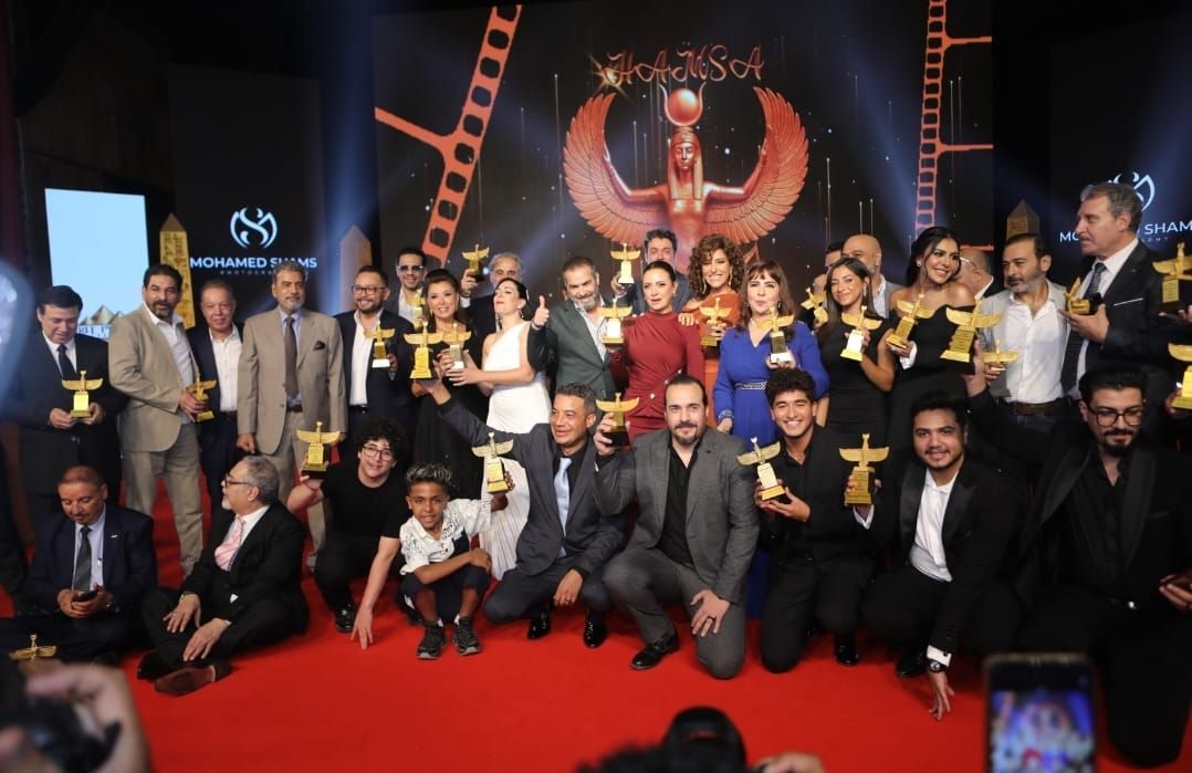 بالصور تكريم نجوم دراما رمضان في الدورة الـــ 13 لـــ مهرجان همسة للادب والفنون