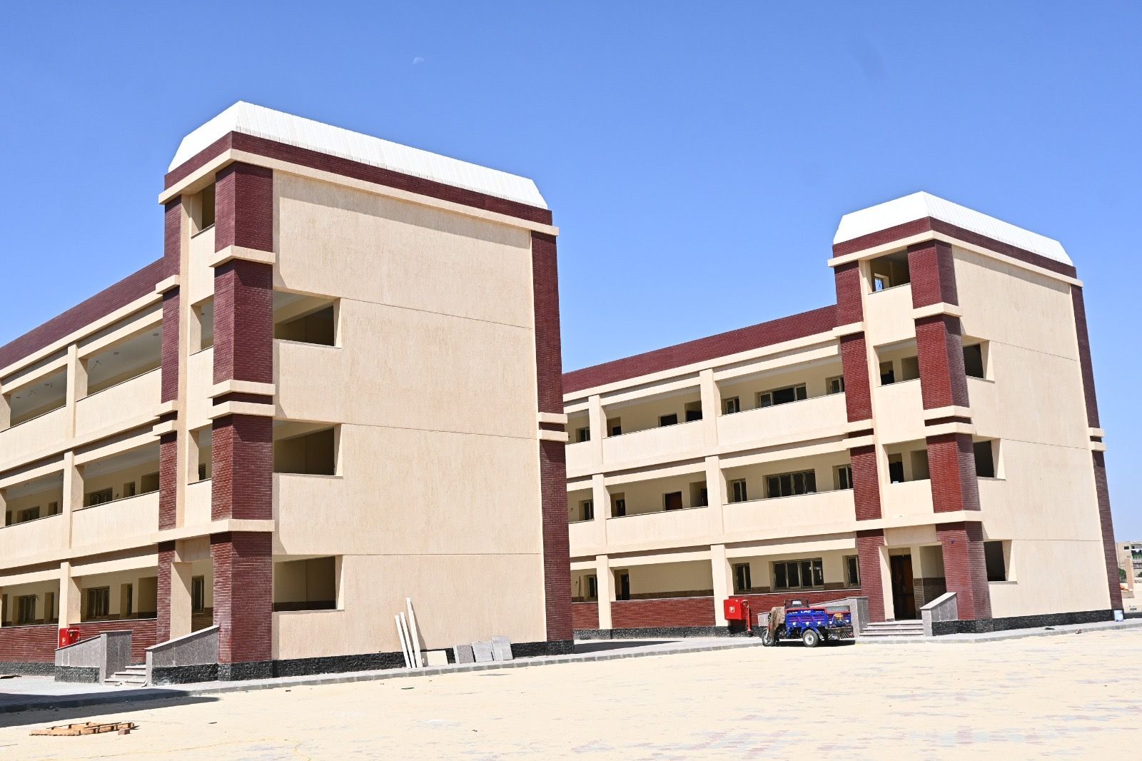 "الإسكان": تسليم مدرسة تعليم أساسي بالمنيا الجديدة