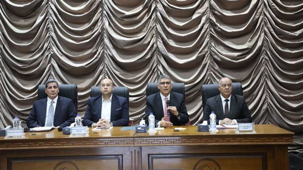 محافظ الجيزة يبحث مع مستثمري المناطق الصناعية بجرزا وعرب أبو ساعد مبادرات وحلول بنكية لدعم وتمويل المصانع