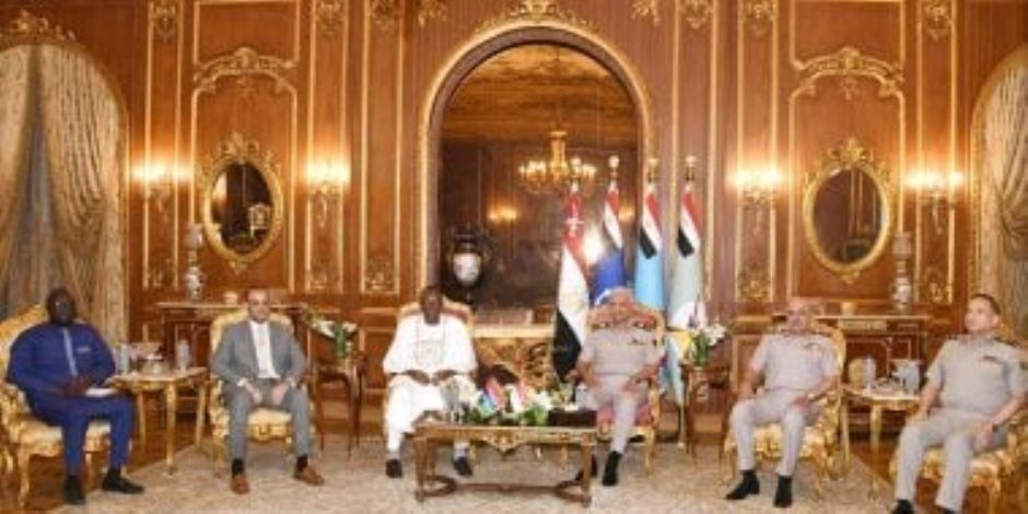الفريق أول عبد المجيد صقر يلتقى وزير الدفاع لجمهورية جامبيا