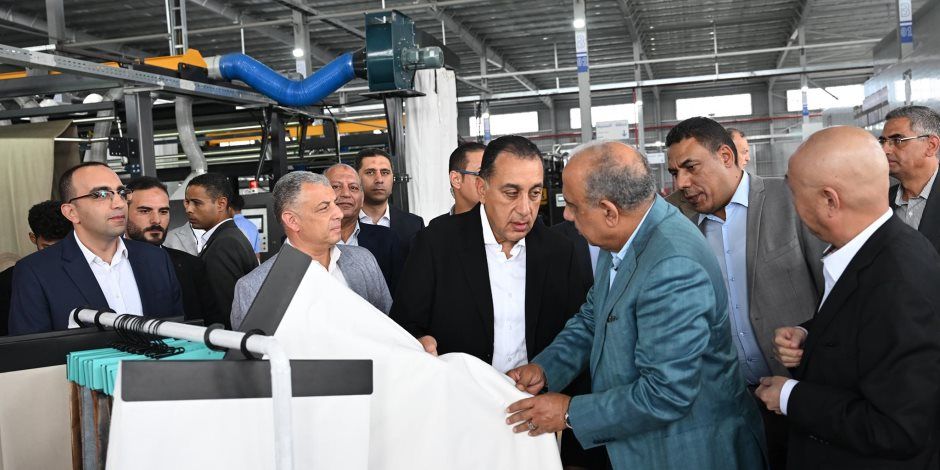 رئيس الوزراء يفتتح مصنع "هنجشينج" الصيني لتكنولوجيا المنسوجات باستثمارات قيمتها 70 مليون دولار