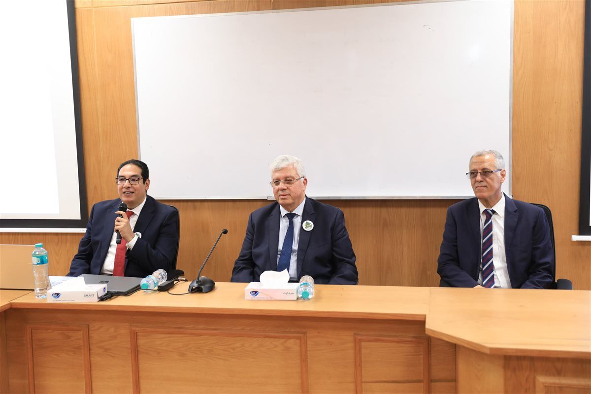 وزير التعليم العالي يبدأ العام الجامعي بتفقد جامعة القاهرة الأهلية