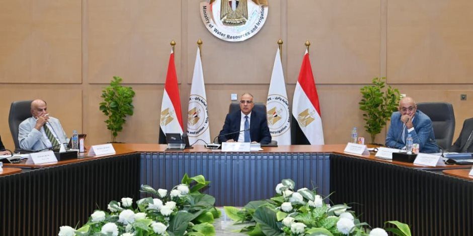 عقد اجتماع الجمعية العامة العادية للشركة القابضة للري والصرف برئاسة الوزير