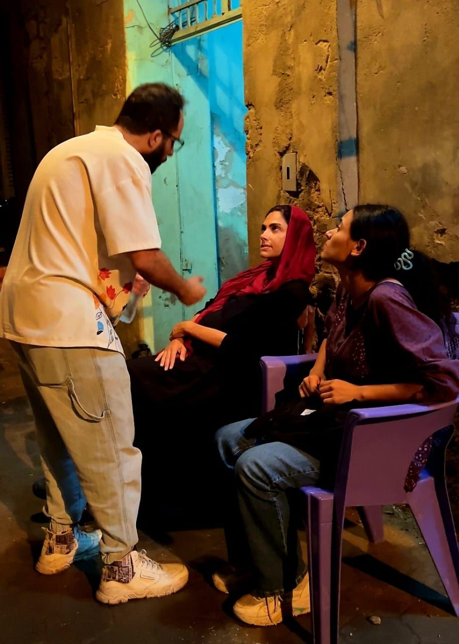 هدي المفتي تظهر بـ لوك ودور مختلف في كواليس فيلم "بنات فاتن"