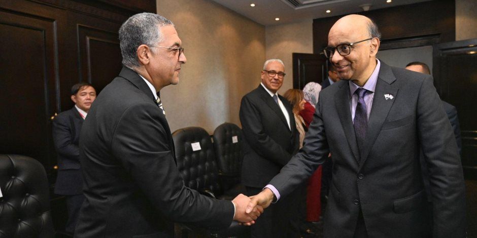 وزير الاستثمار والتجارة الخارجية يلتقي رئيس جمهورية سنغافورة على هامش منتدى الأعمال المصري–السنغافوري