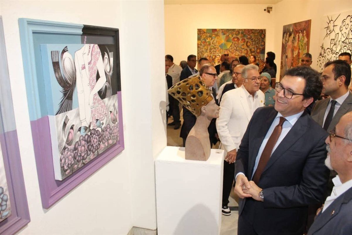 وزير الثقافة يفتتح الدورة 61 من "صالون القاهرة" بعنوان "المغامرون في الفن التشكيلي"