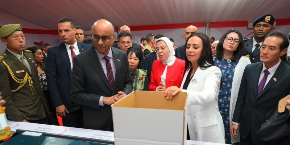 رئيس سنغافورة يشيد بجهود مصر والهلال الأحمر المصري في تقديم المساعدات الإنسانية للفلسطينيين في قطاع غزة