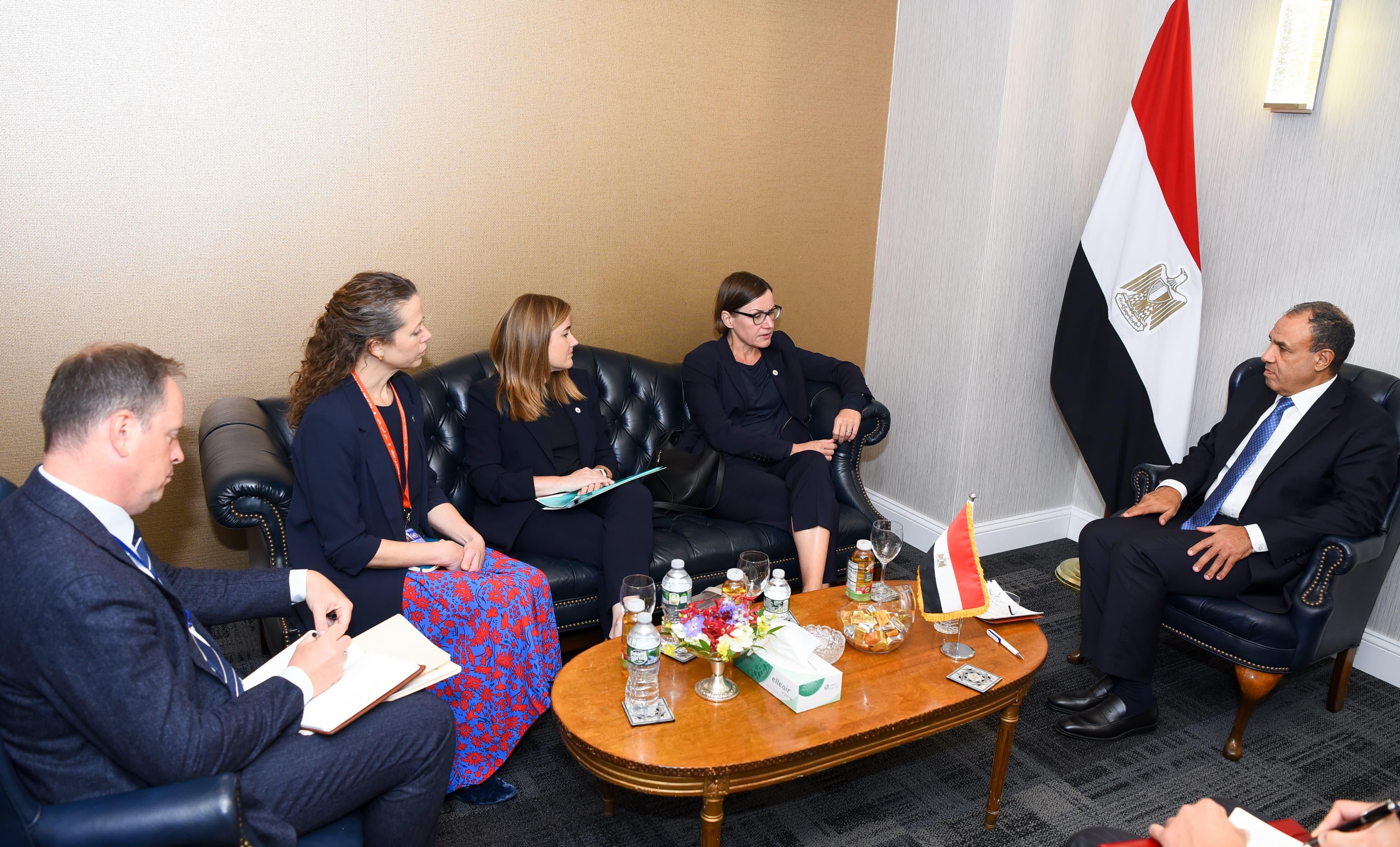 وزير الخارجية يلتقى مع رئيسة اللجنة الدولية للصليب الأحمر