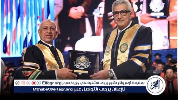 "أمين الأعلى للجامعات يشهد تخرج طلاب الأكاديمية العربية بفرع القاهرة في العاصمة الإدارية