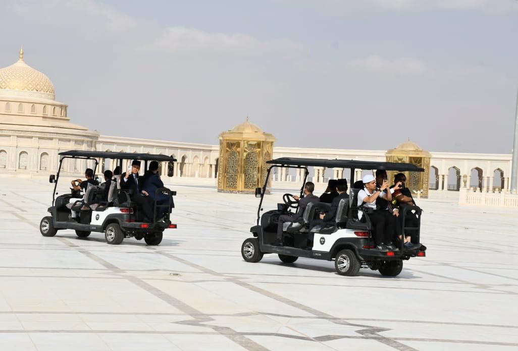 زيارة وفدًا من القضاة الشرعيين الماليزيين لمسجد مصر الكبير بالعاصمة الإدارية