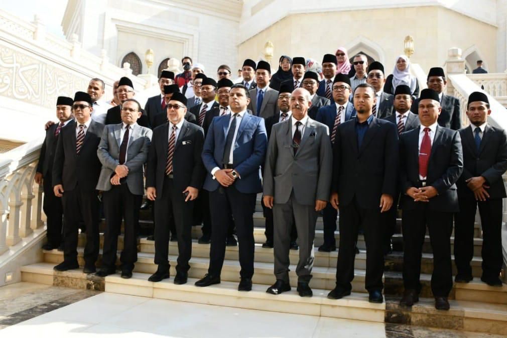 زيارة وفدًا من القضاة الشرعيين الماليزيين لمسجد مصر الكبير بالعاصمة الإدارية