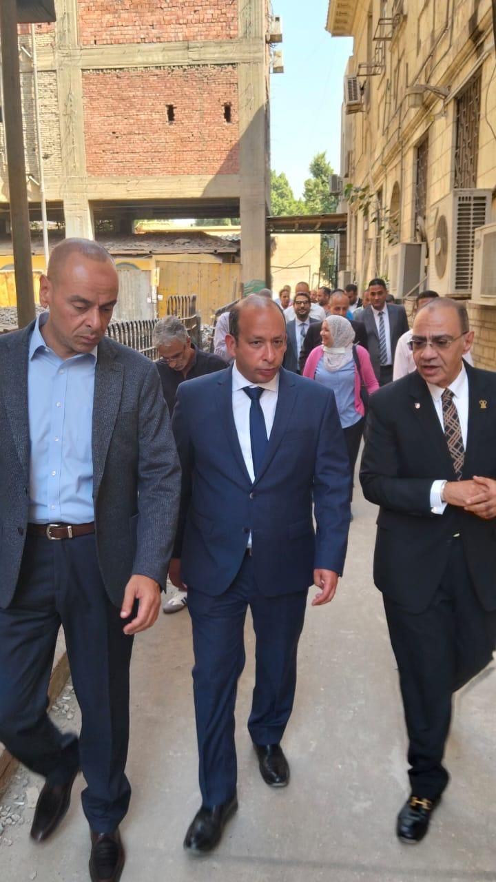 جولة ميدانية داخل مبنى العيادات الخارجية الجديد بالقصر العيني لمتابعة أعمال التطوير