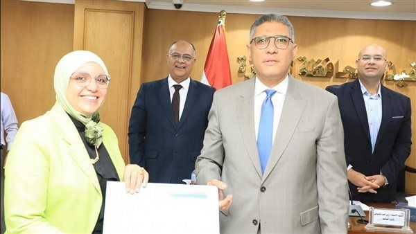 محافظ الجيزة يكرم مديري مديريتَي الأوقاف والشؤون الصحية السابقين لانتهاء مدة خدمتهما
