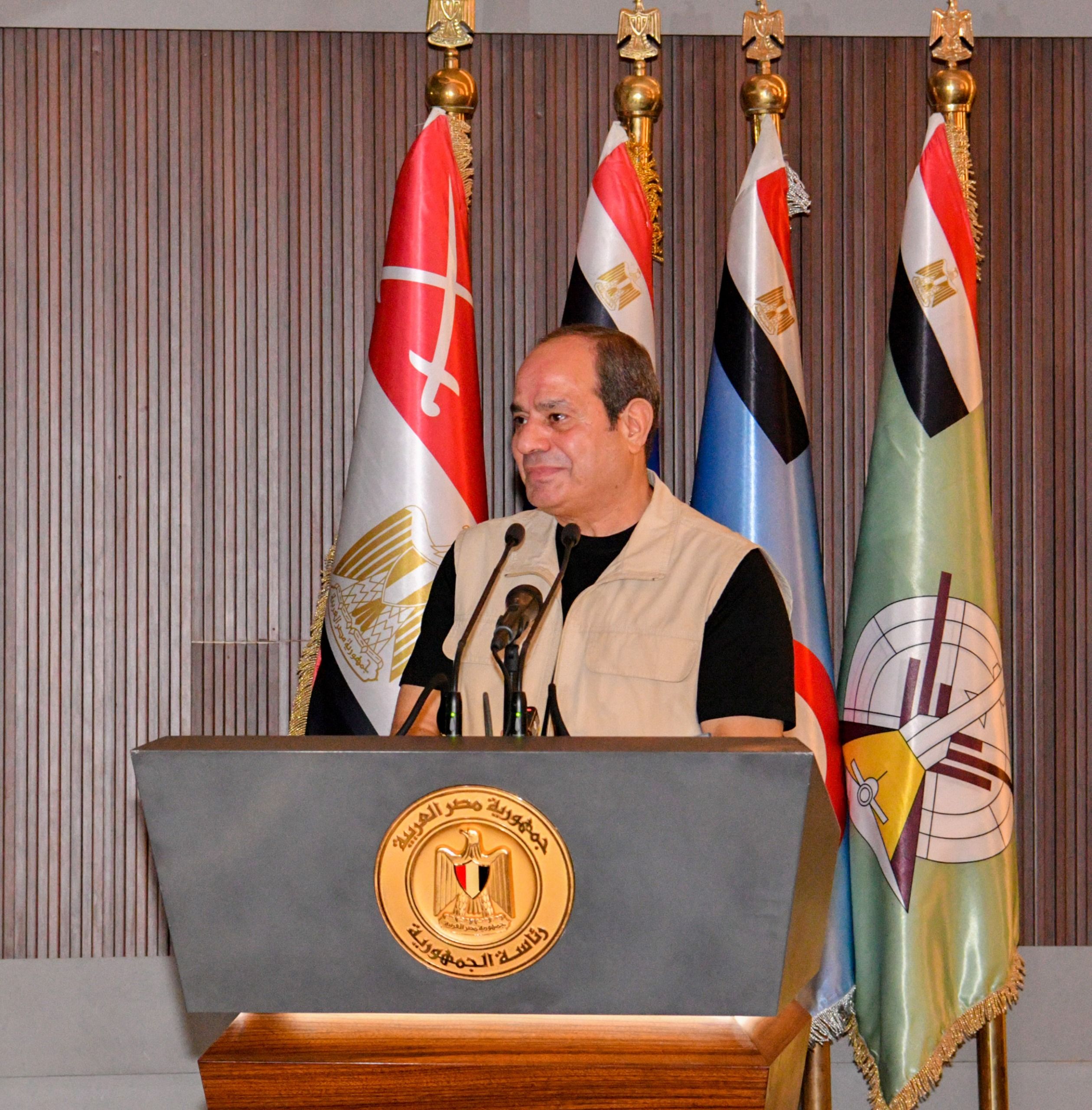 الرئيس السيسي يجري زيارة تفقدية إلى الأكاديمية العسكرية المصرية ويؤدي صلاة الفجر مع الطلاب (صور)