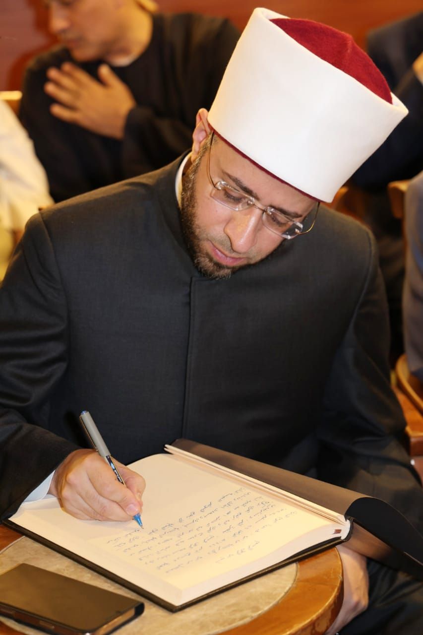 وزير الأوقاف يشهد صلاة الجمعة "بمسجد الرحمن الرحيم" ويفتتح مكتبة الراوي للعلوم العقلية