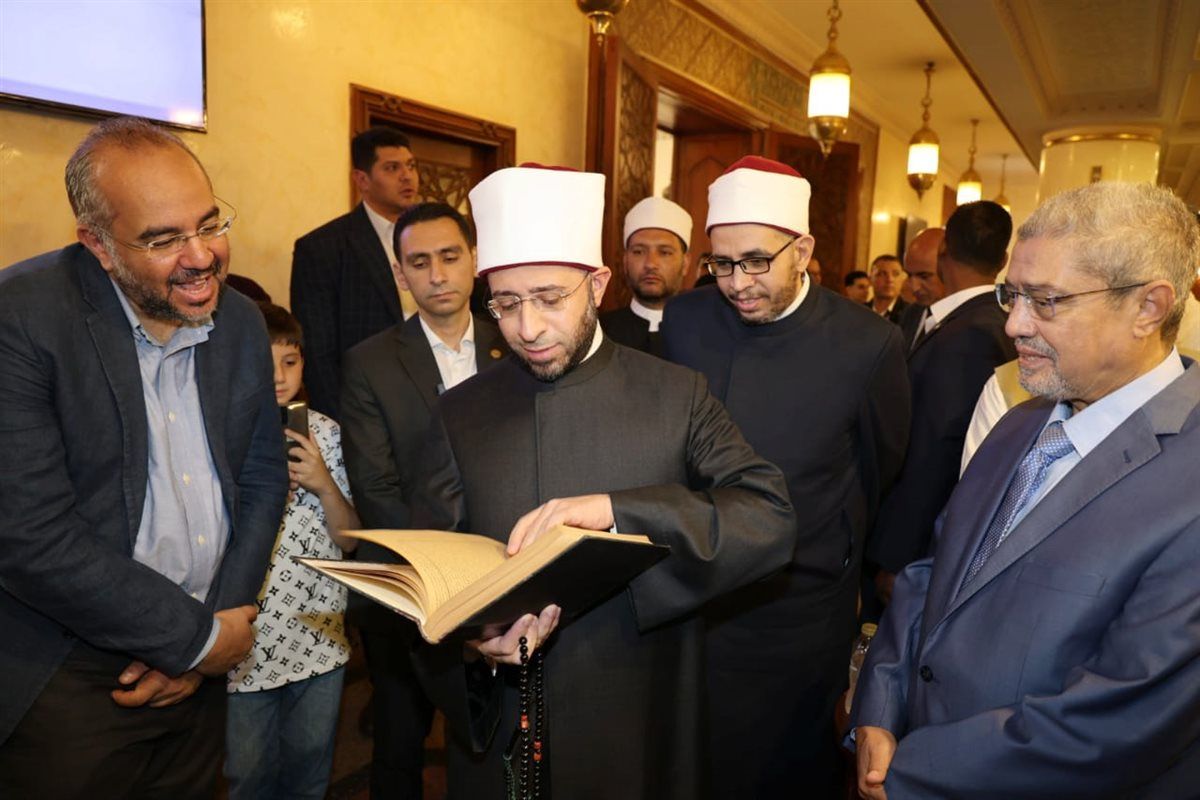 وزير الأوقاف يشهد صلاة الجمعة "بمسجد الرحمن الرحيم" ويفتتح مكتبة الراوي للعلوم العقلية
